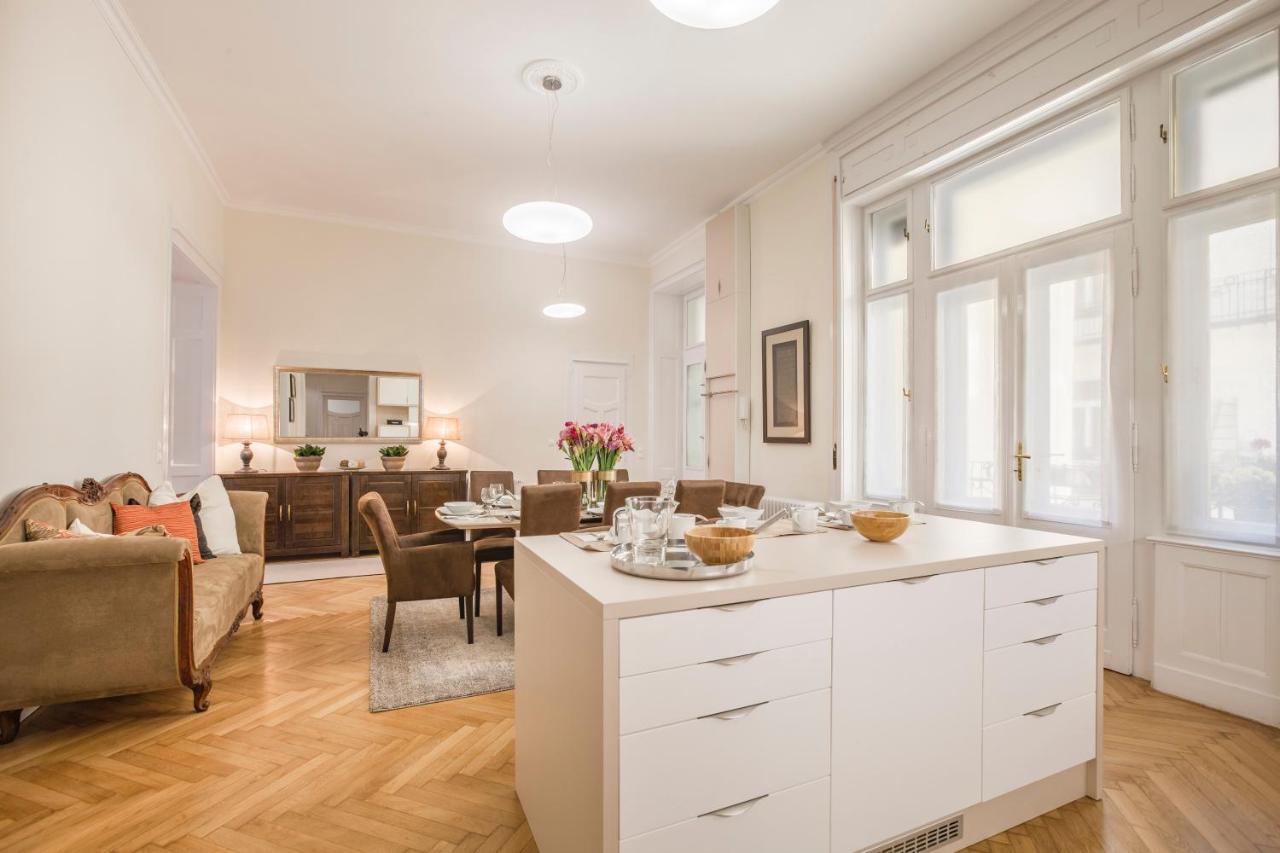 Modernized Unique Huge Central Apartment On 135Sqm Budapest Exterior photo